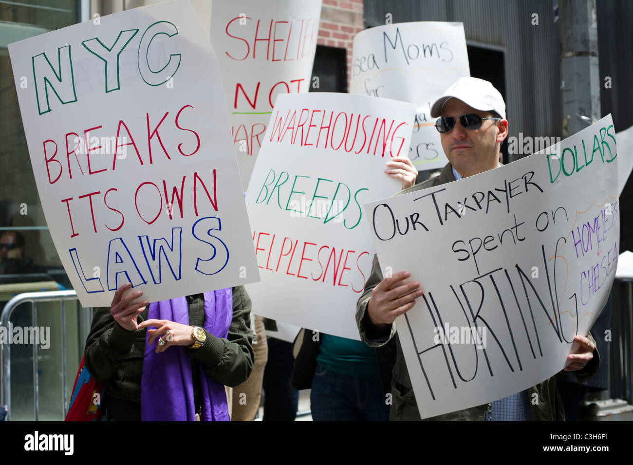 Homeless in new york city hi-res stock photography and images - Alamy