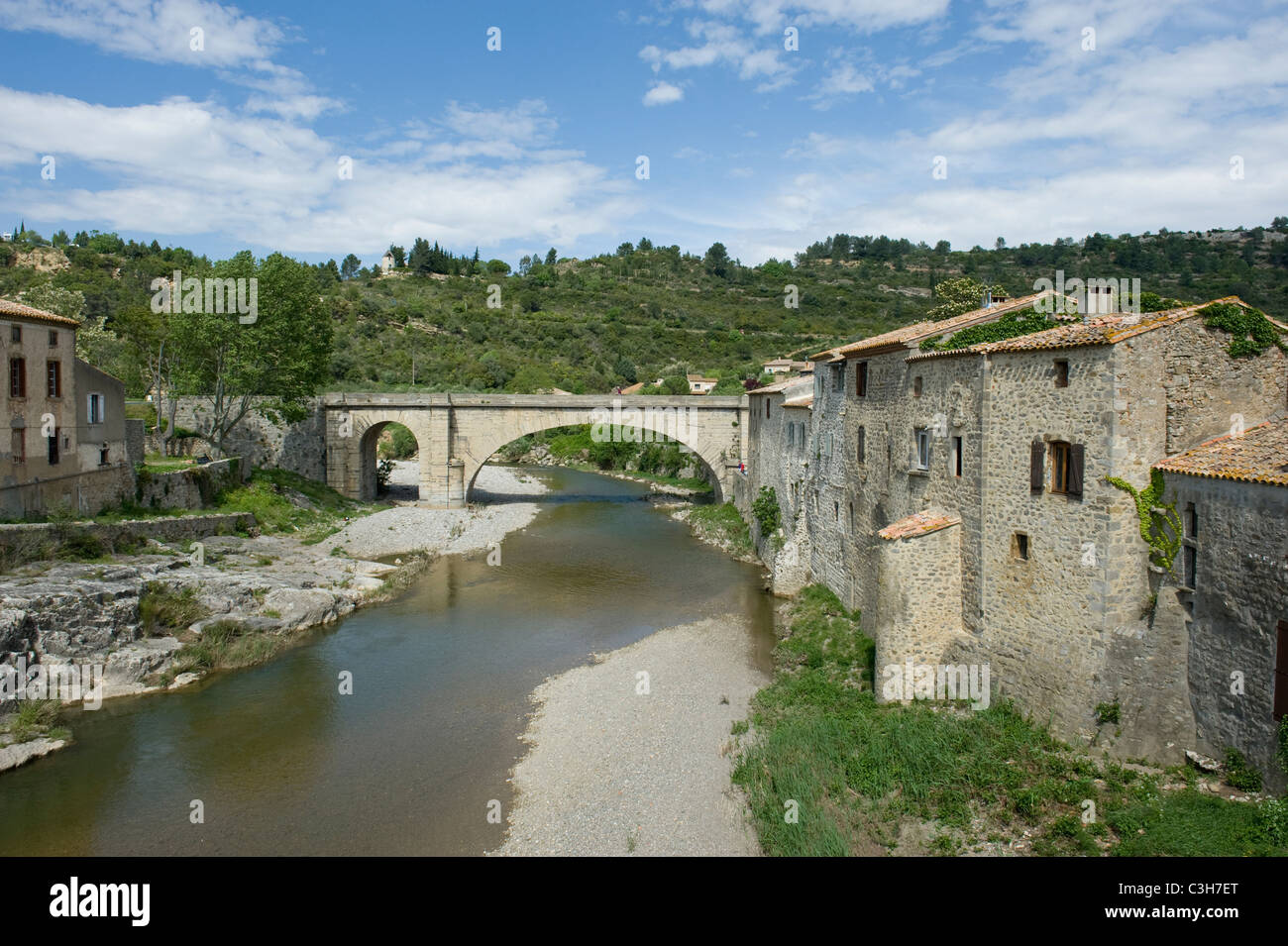 The Roman bridge 'Pont Vieux' in Lagrasse, village in the Corbières mountains of the department of Aude in Occitanie Stock Photo