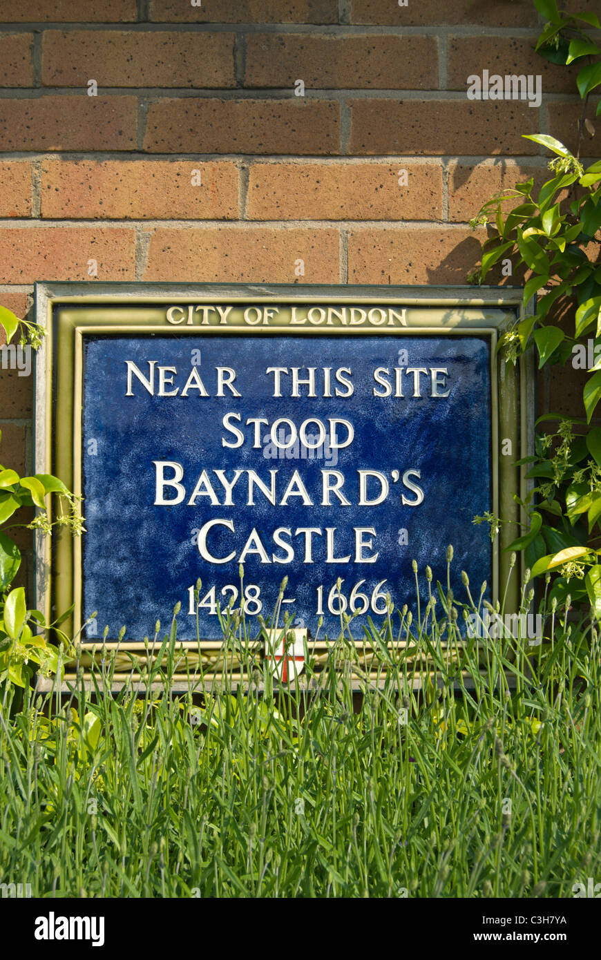 city of london blue plaque marking proximity to the site of baynard's castle,, a city landmark from 1428 to 1666 Stock Photo