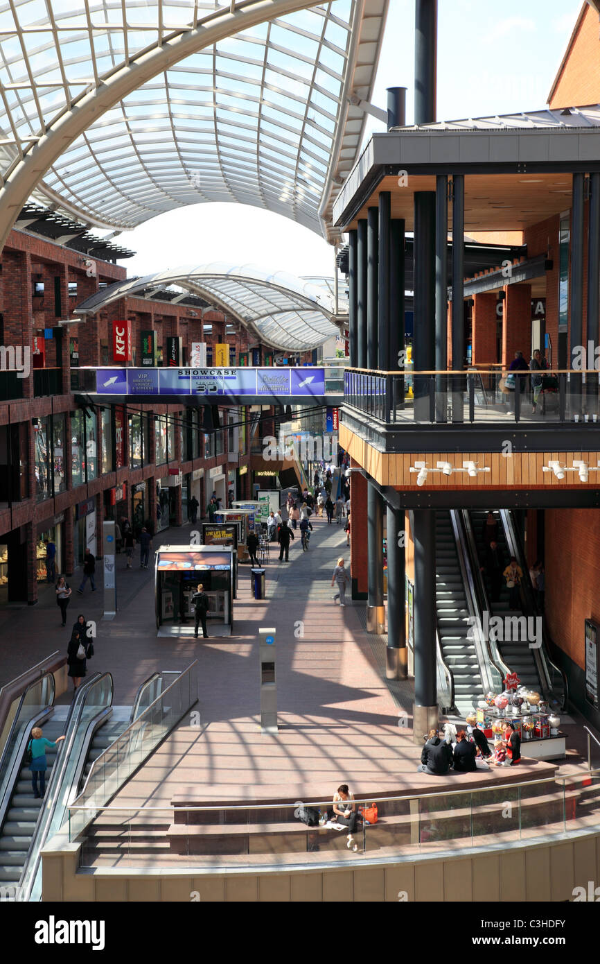 Modern town centre uk shopping mall hi-res stock photography and images ...