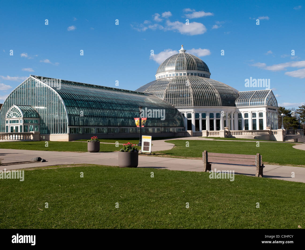 Marjorie McNeely Conservatory and education center at Como Park, St ...