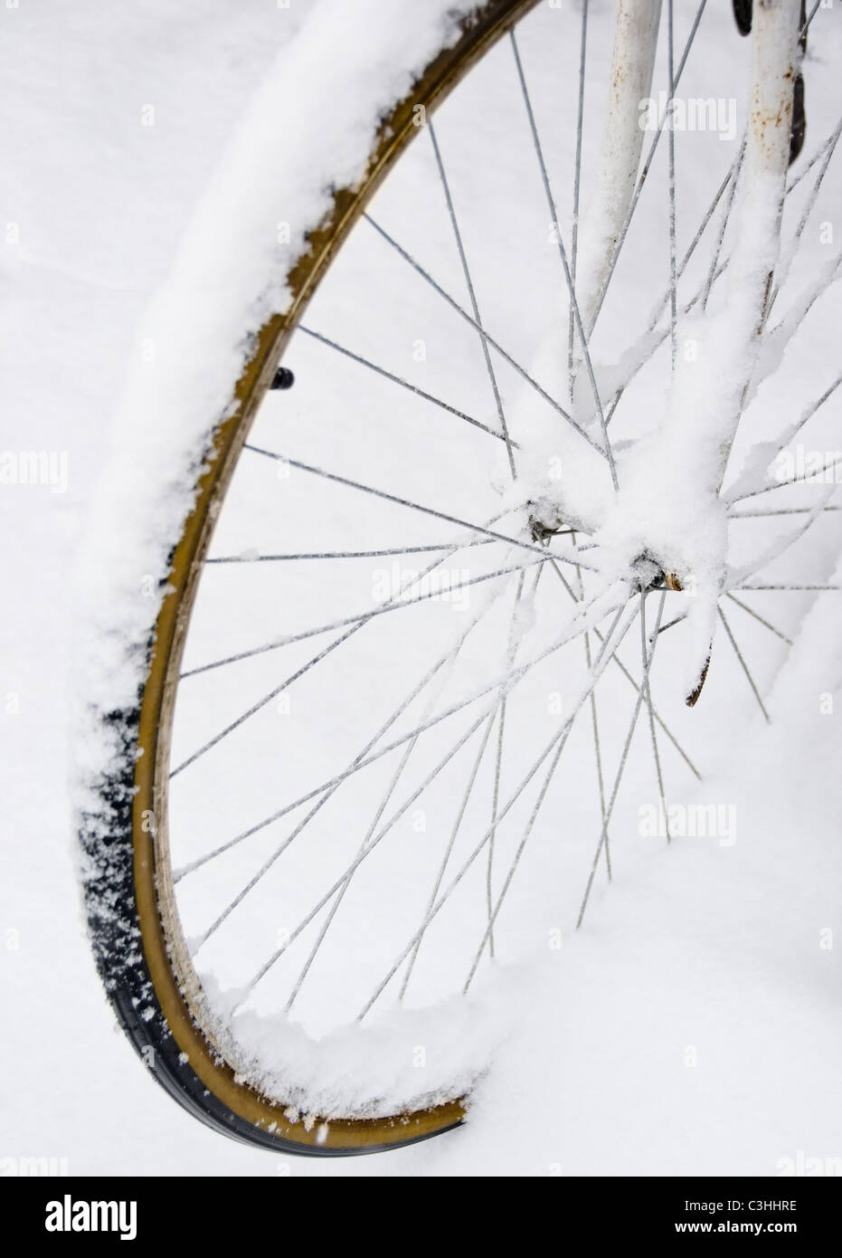 Bicycle wheel in snow Stock Photo - Alamy