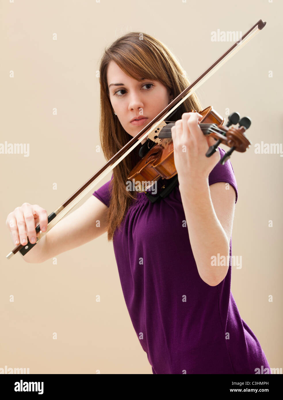 Young woman playing violin Stock Photo - Alamy