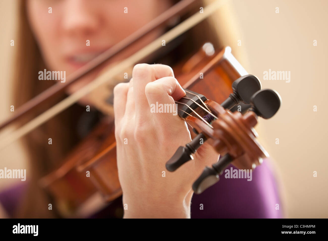 Young woman playing violin Stock Photo - Alamy