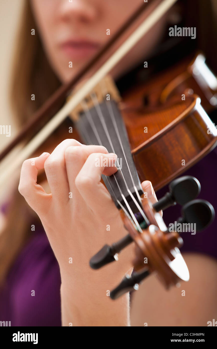Young woman playing violin Stock Photo - Alamy