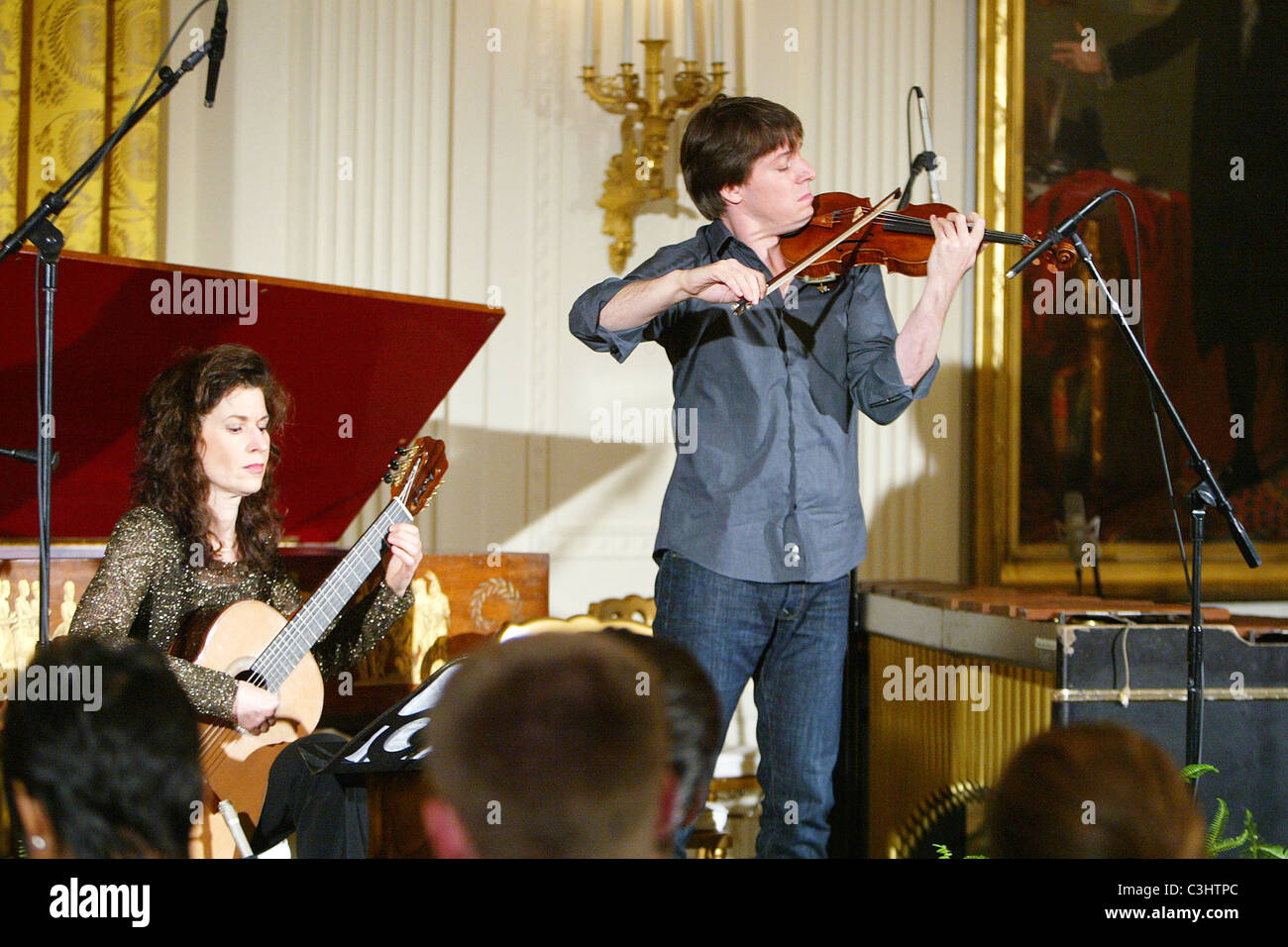 Joshua Bell and Sharon Isbin perform at a Classical Music Student Workshop Concert in the East Room of the White House Stock Photo