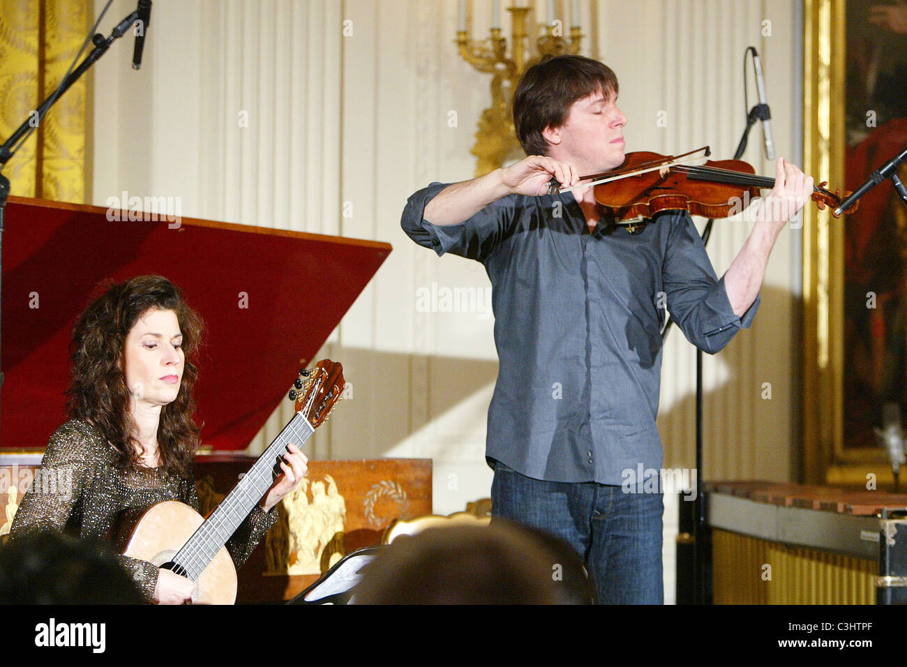 Joshua Bell and Sharon Isbin perform at a Classical Music Student Workshop Concert in the East Room of the White House Stock Photo