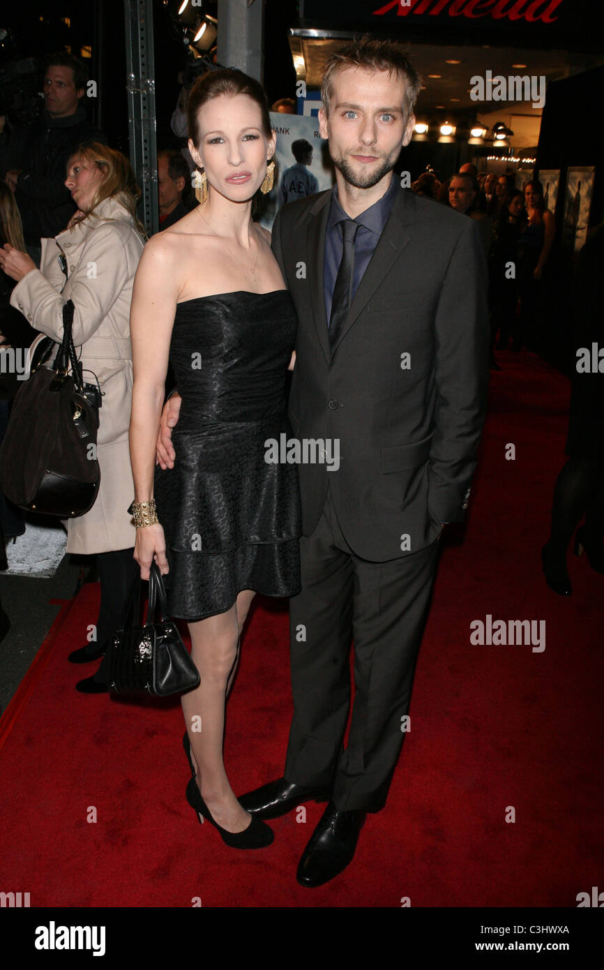 Elle Anderson And Joe Anderson World Premiere Of Amelia Presented By Bloomingdale S Vanity Fair Held At Paris Theatre New Stock Photo Alamy