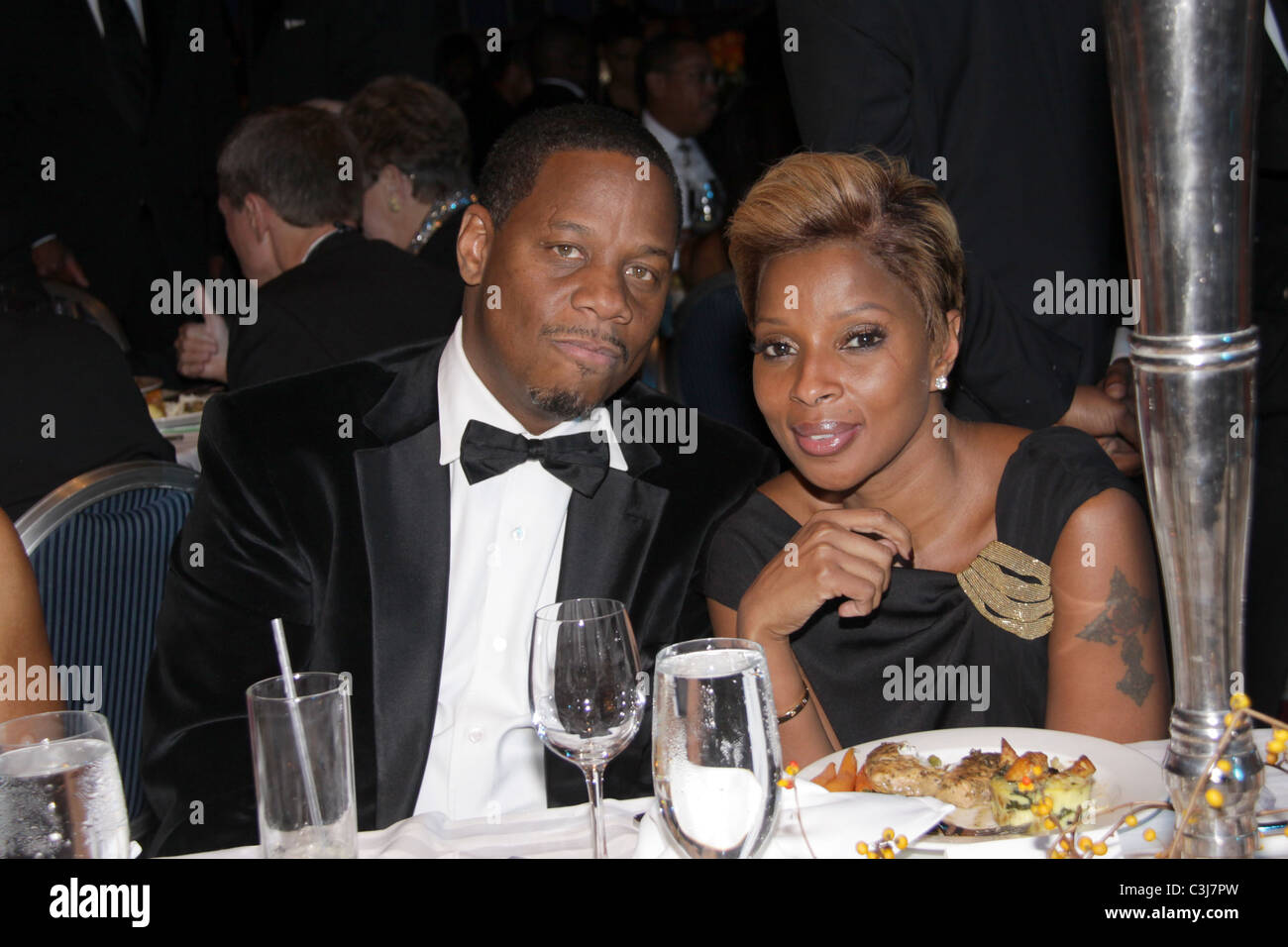 Recording artist Mary J. Blige & her husband attends the 22nd