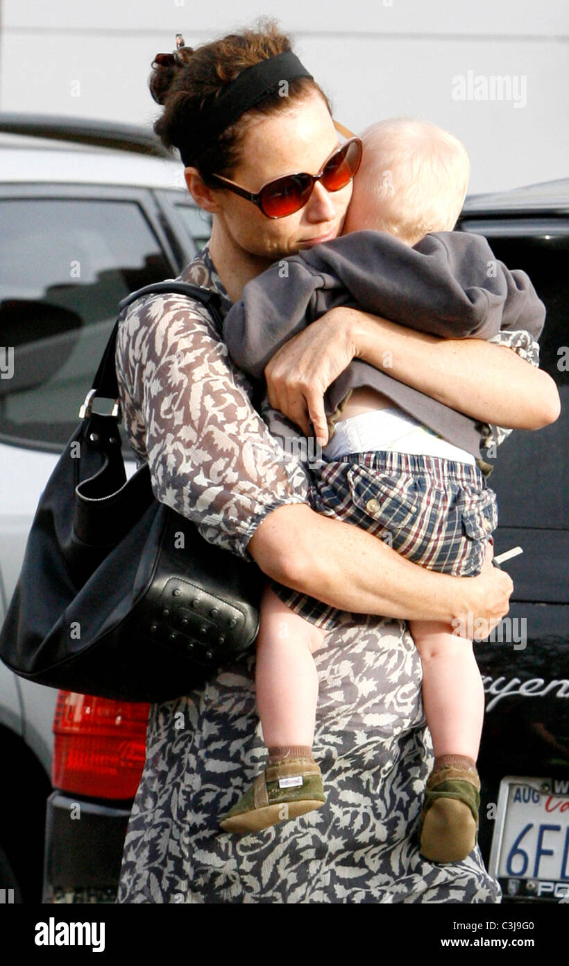 Minnie Driver takes her son, Henry Story Driver, to a park in Cross Creek Malibu, California - 27.10.09 Stock Photo