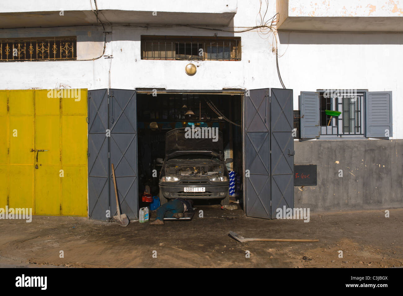 Old Car Repair Shop High Resolution Stock Photography and Images Alamy