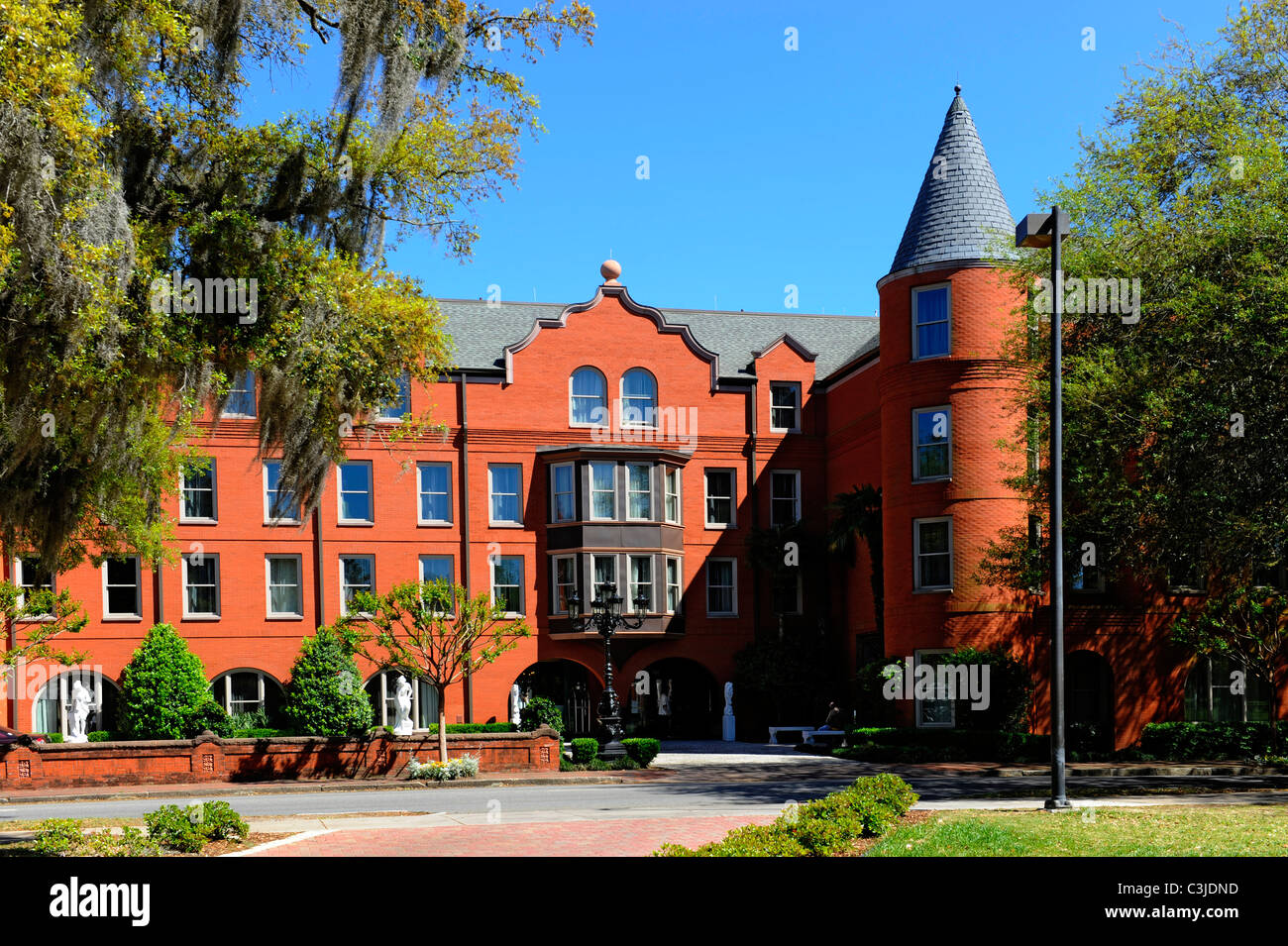 historic homes and mansions in the historic district of Savannah ...