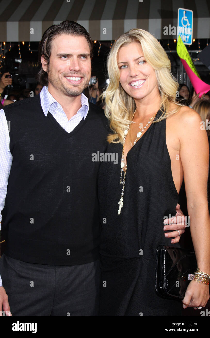 Joshua Morrow And Wife(08)