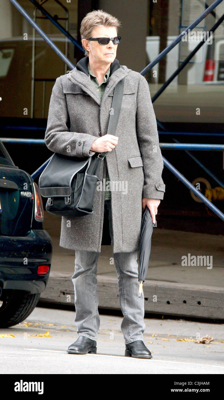 David Bowie walking in Soho while carrying a black messenger bag New York  City, USA - 02.11.09: : Anthony Stock Photo - Alamy