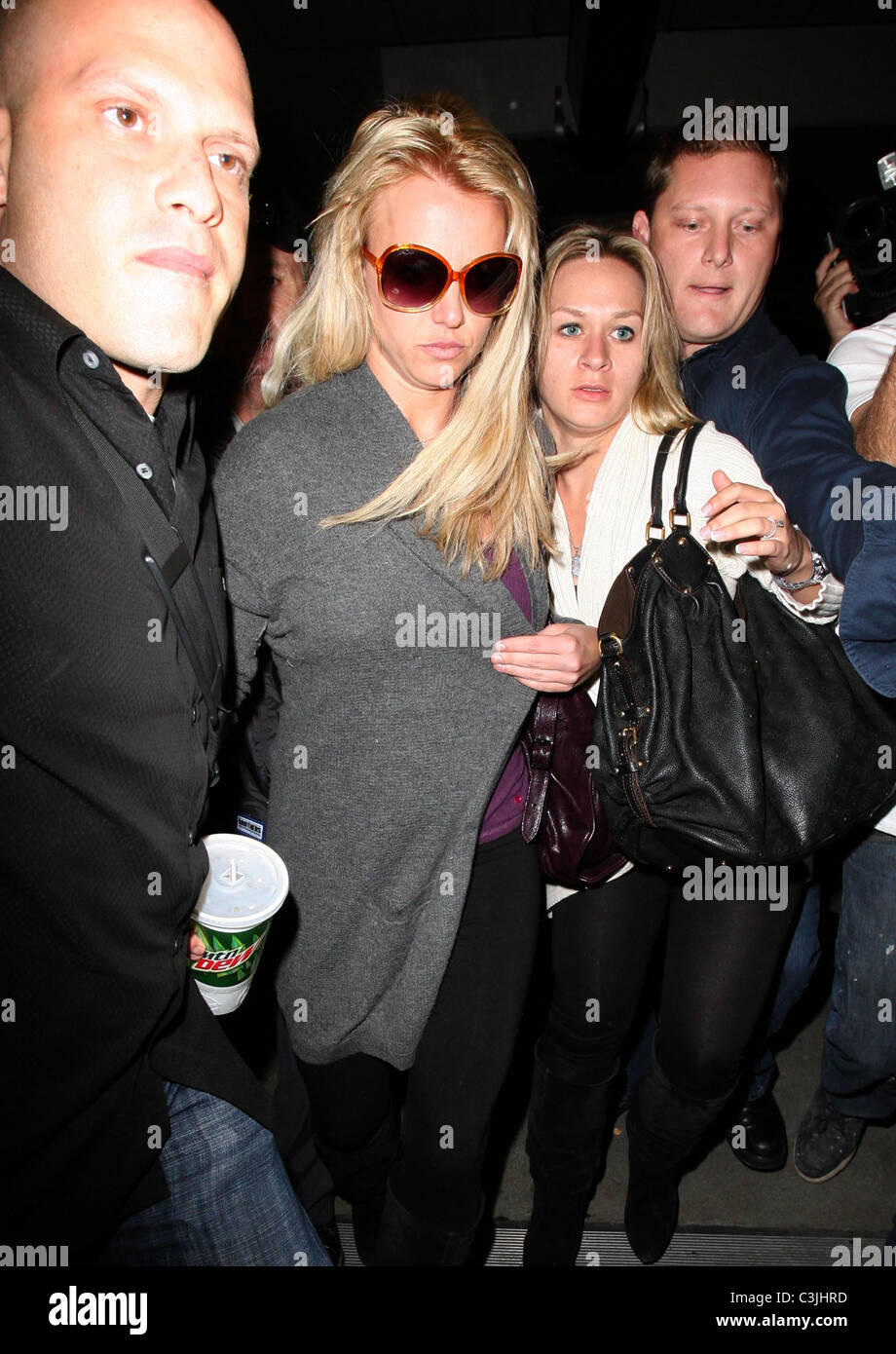 Britney Surrounded Paparazzi She Arrives Hi res Stock Photography And Britney Surrounded Paparazzi She Arrives Hi res Stock Photography And