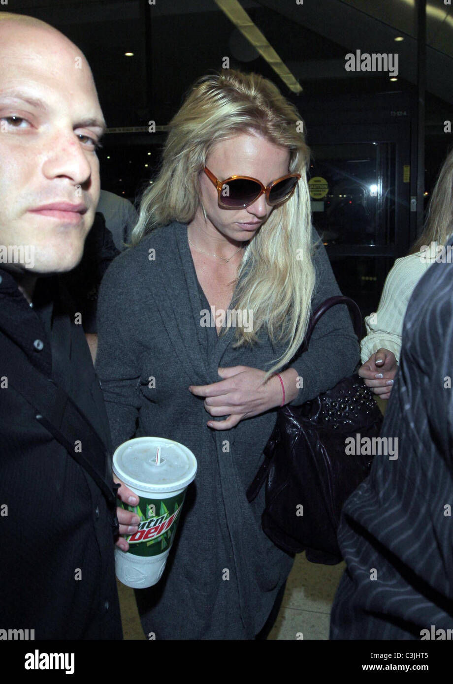 Britney Surrounded Paparazzi She Arrives Hi res Stock Photography And Britney Surrounded Paparazzi She Arrives Hi res Stock Photography And