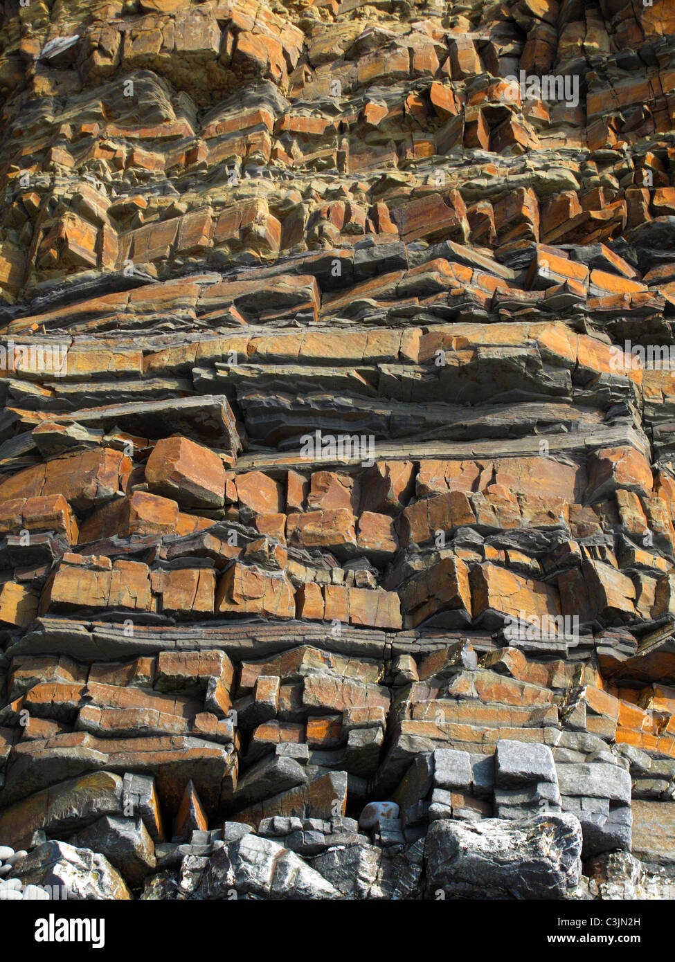 Sandstone strata shown in the cliffs at Sandymouth Bay, North Cornwall Stock Photo