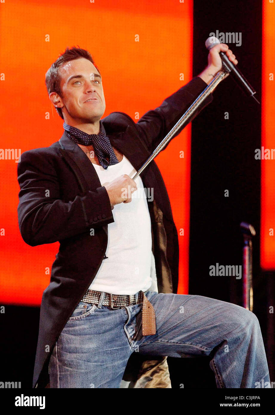 Robbie Williams, ex member of boy band Take That, performing at Live 8 at London's Hyde Park, UK Stock Photo