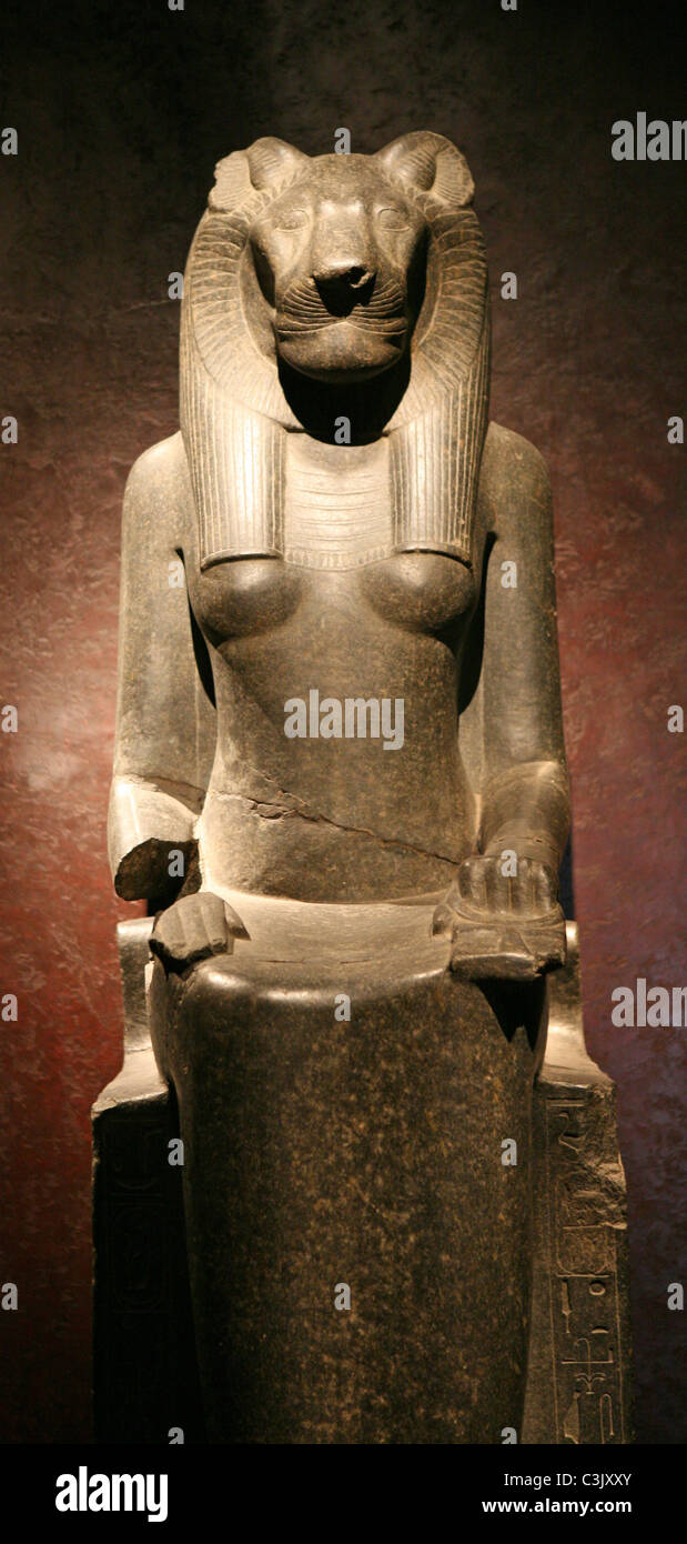Statue of the avenge seeking lion headed goddess Sekhmet Stock Photo ...