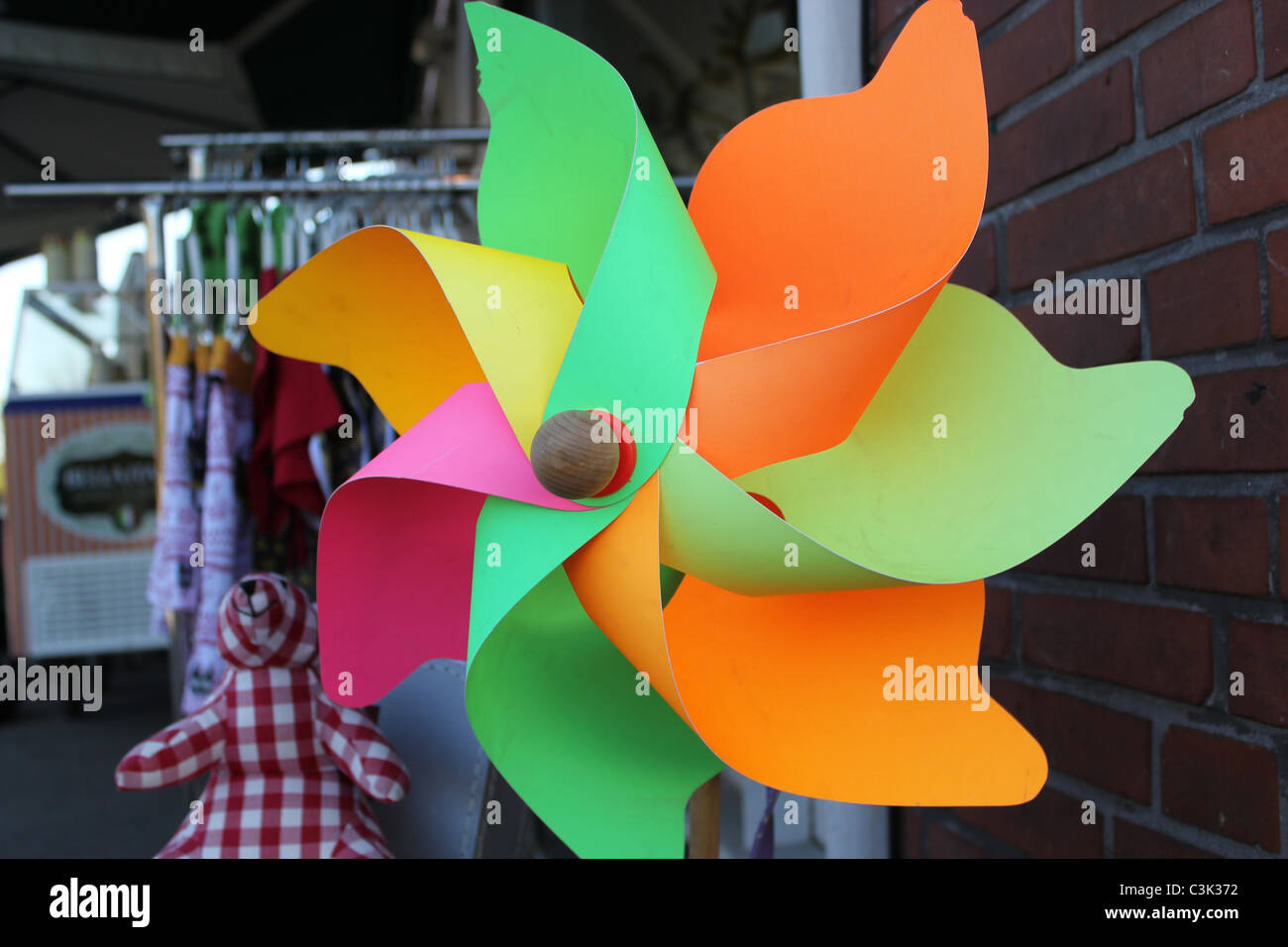 Humming top hi-res stock photography and images - Alamy