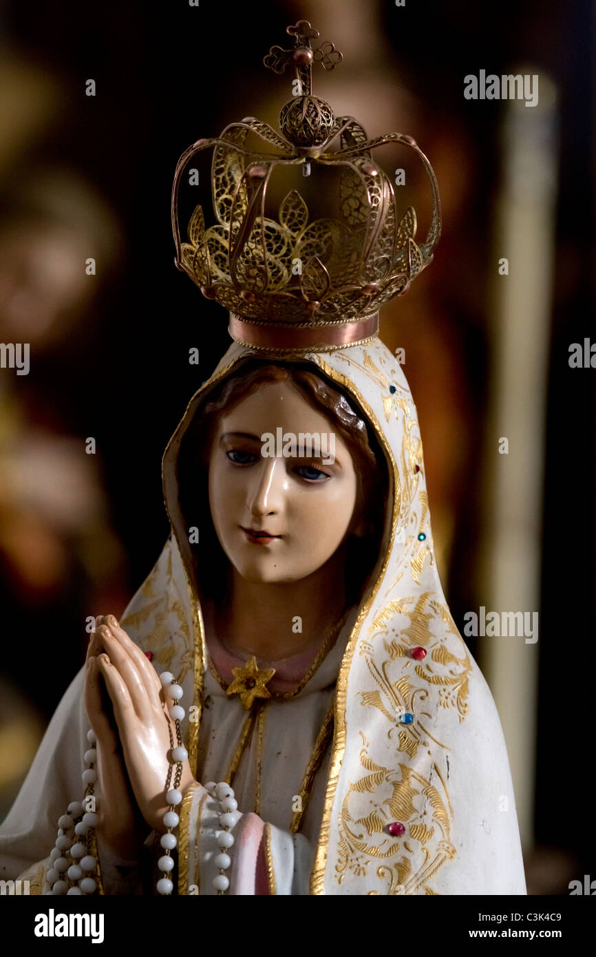 Virgin mary statue crown hi-res stock photography and images - Alamy