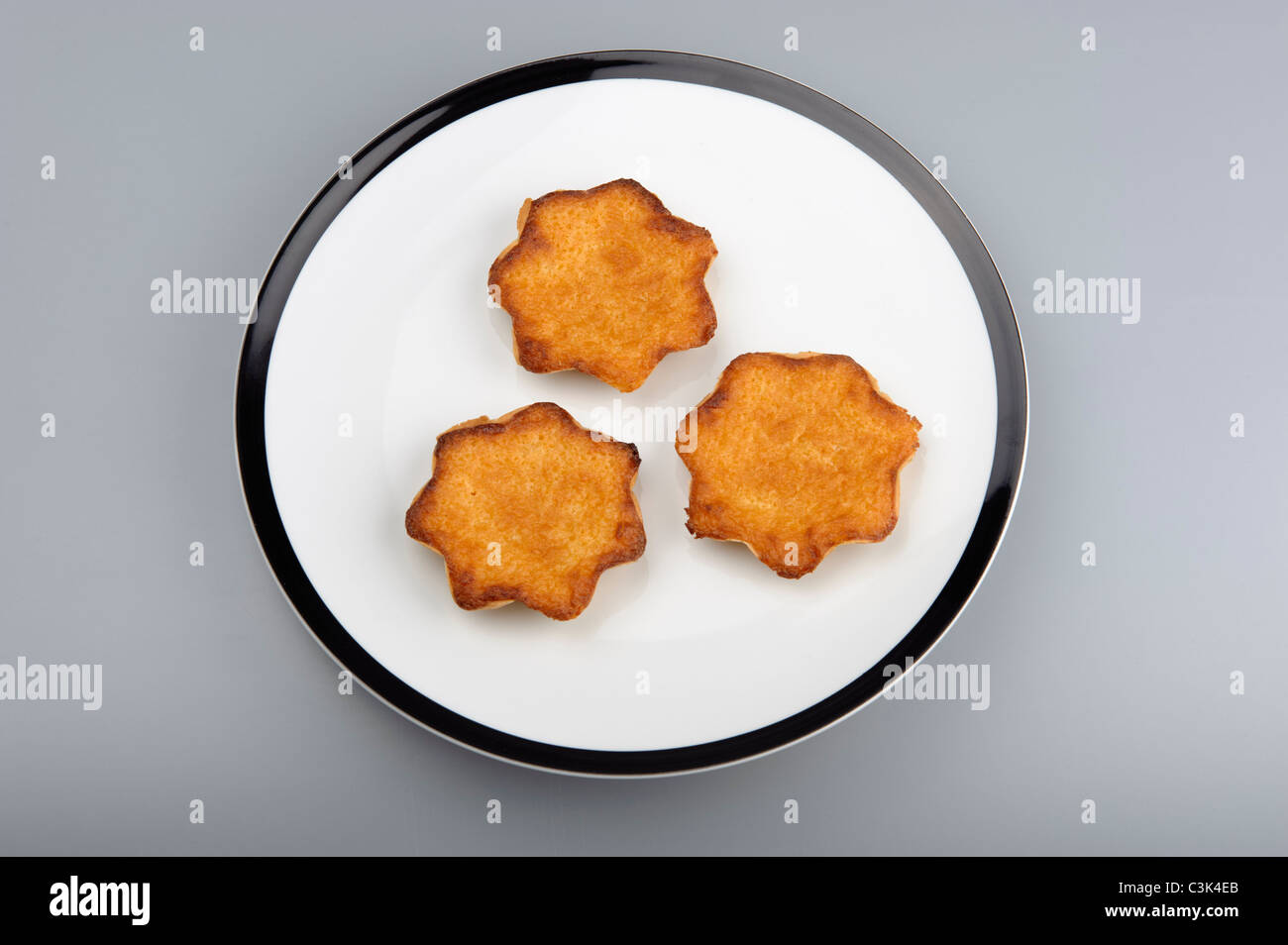 Traditional portuguese sweets Queijadas Stock Photo - Alamy