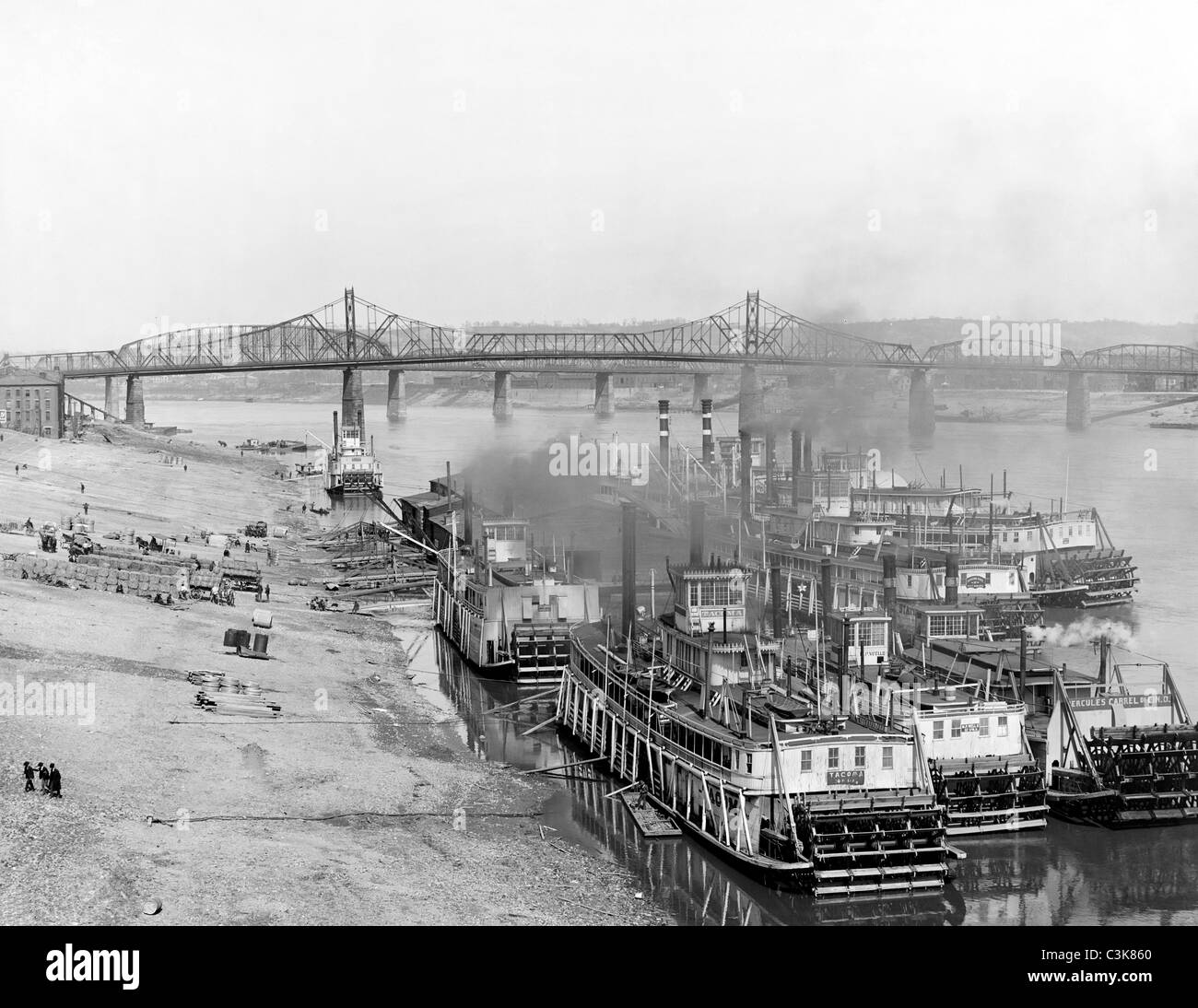 Along the levee, Cincinnati, Ohio, circa 1904 Stock Photo