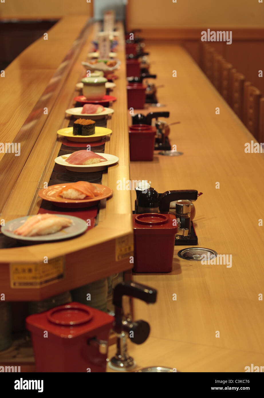 Conveyor belt sushi Stock Photo Alamy