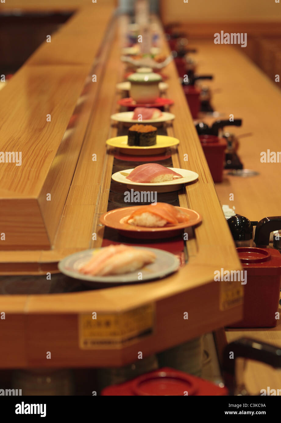 Conveyor belt sushi hi-res stock photography and images - Alamy