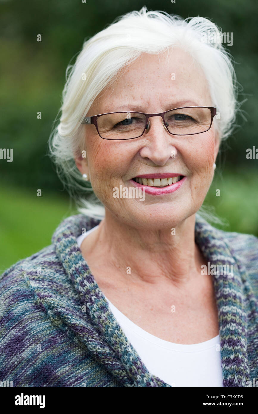 Portrait of senior woman smiling Stock Photo - Alamy