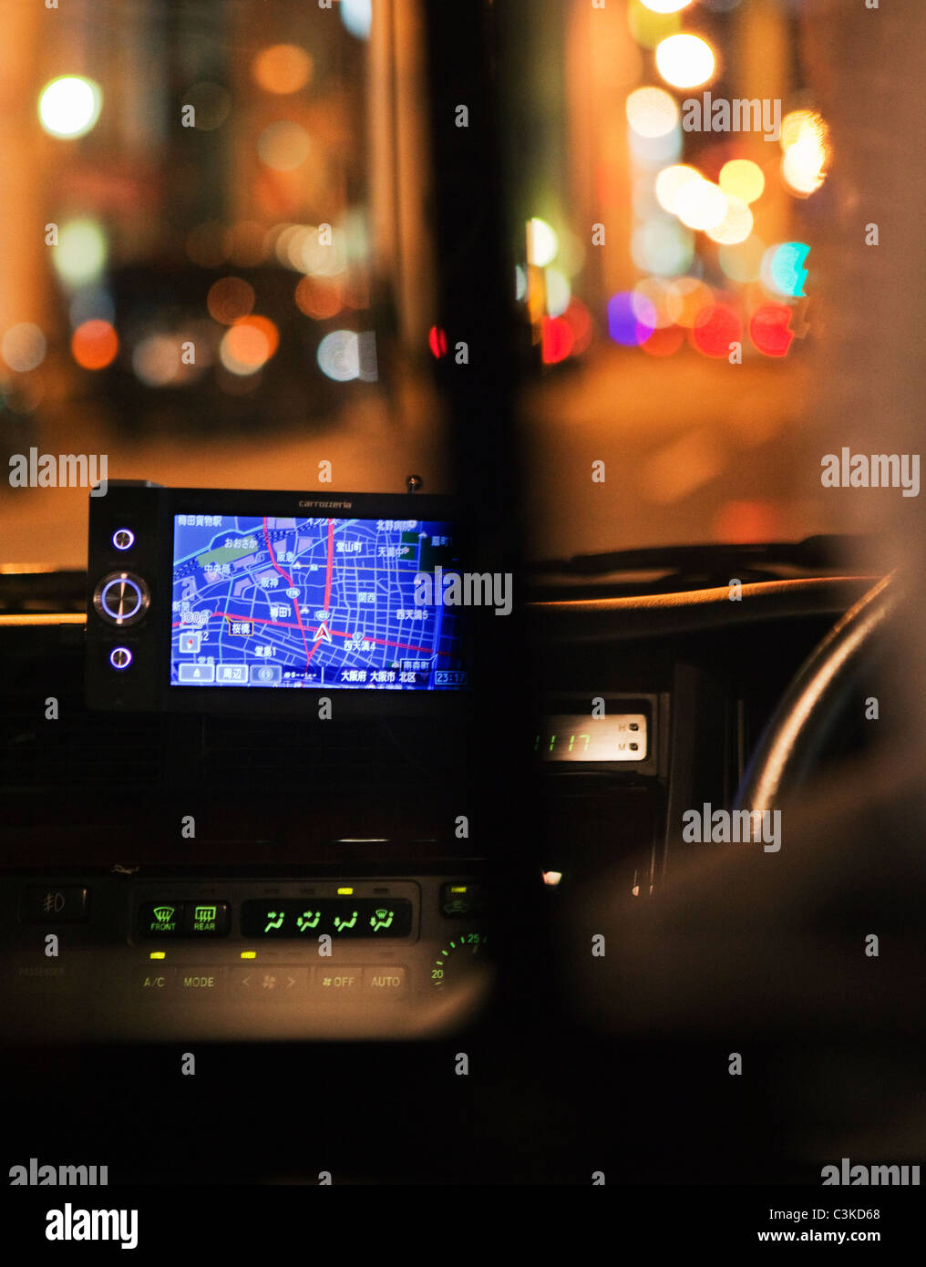 Foto de Sistemas De Estacionamento De Carro Automático Permitem Otimizar  Espaço Em Cidades Lotadas No Distrito De Shinagawa Tóquio Japão e mais  fotos de stock de Estacionamento - iStock