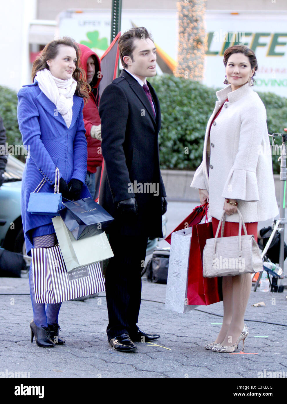 Leighton Meester Ed Westwick And Laura Elena Harring On The Set Of Gossip Girl Shooting On Location In Manhattan New York Stock Photo Alamy