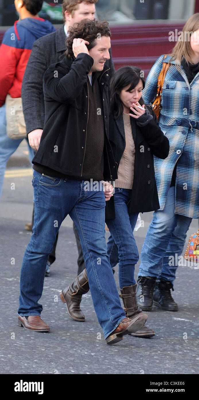 Shannen Doherty smoking a cigarette while walking with her boyfriend,  photographer Kurt Iswarienko Dublin, Ireland - 20.11.09 Stock Photo