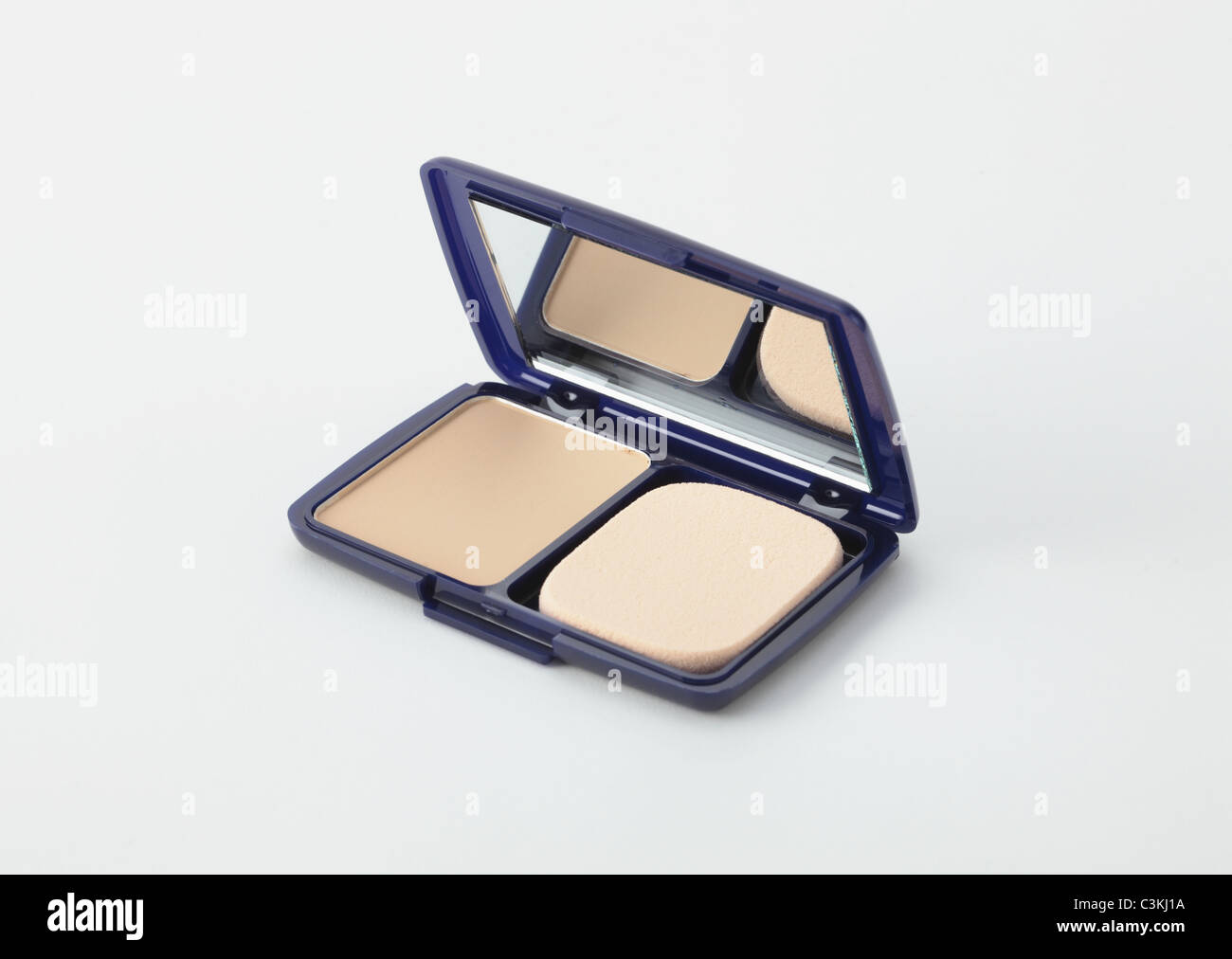 Powder foundation hires stock photography and images Alamy