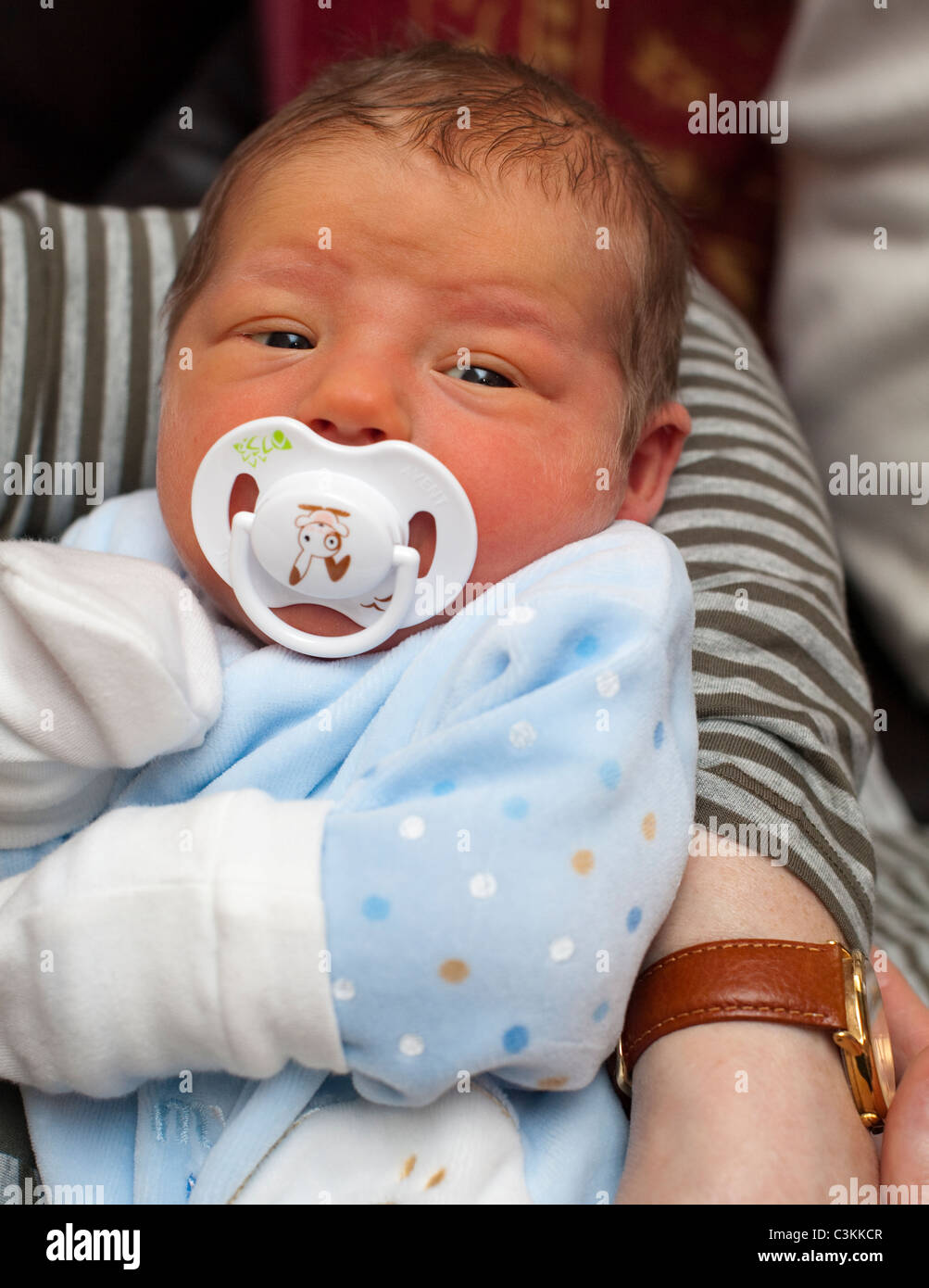 Baby sucking a dummy hires stock photography and images Alamy