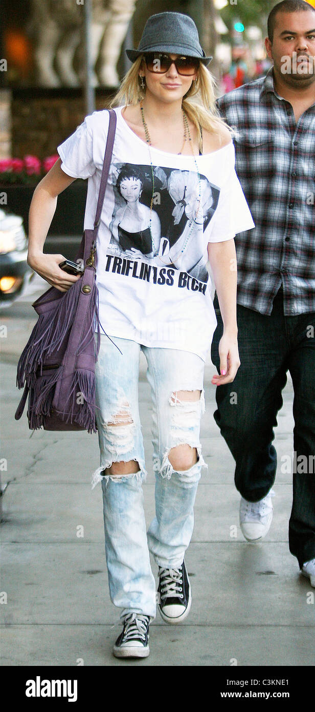 oversized ripped jeans