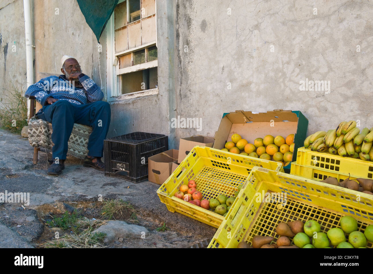 Vendor selling fruit africa hires stock photography and images Alamy