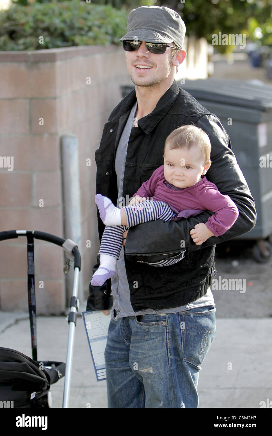 Cam Gigandet and Everleigh Rae Gigandet Cam Gigandet shopping on Third  Street with his girlfriend and daughter after having Stock Photo - Alamy
