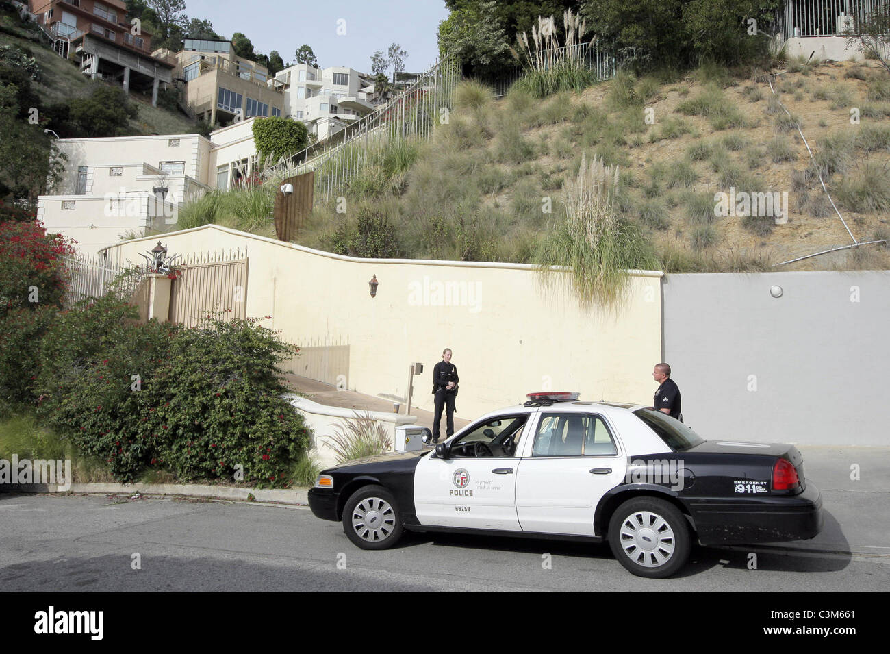 Police brittney murphy dies 201209 hi-res stock photography and images -  Alamy, image size:1300x955