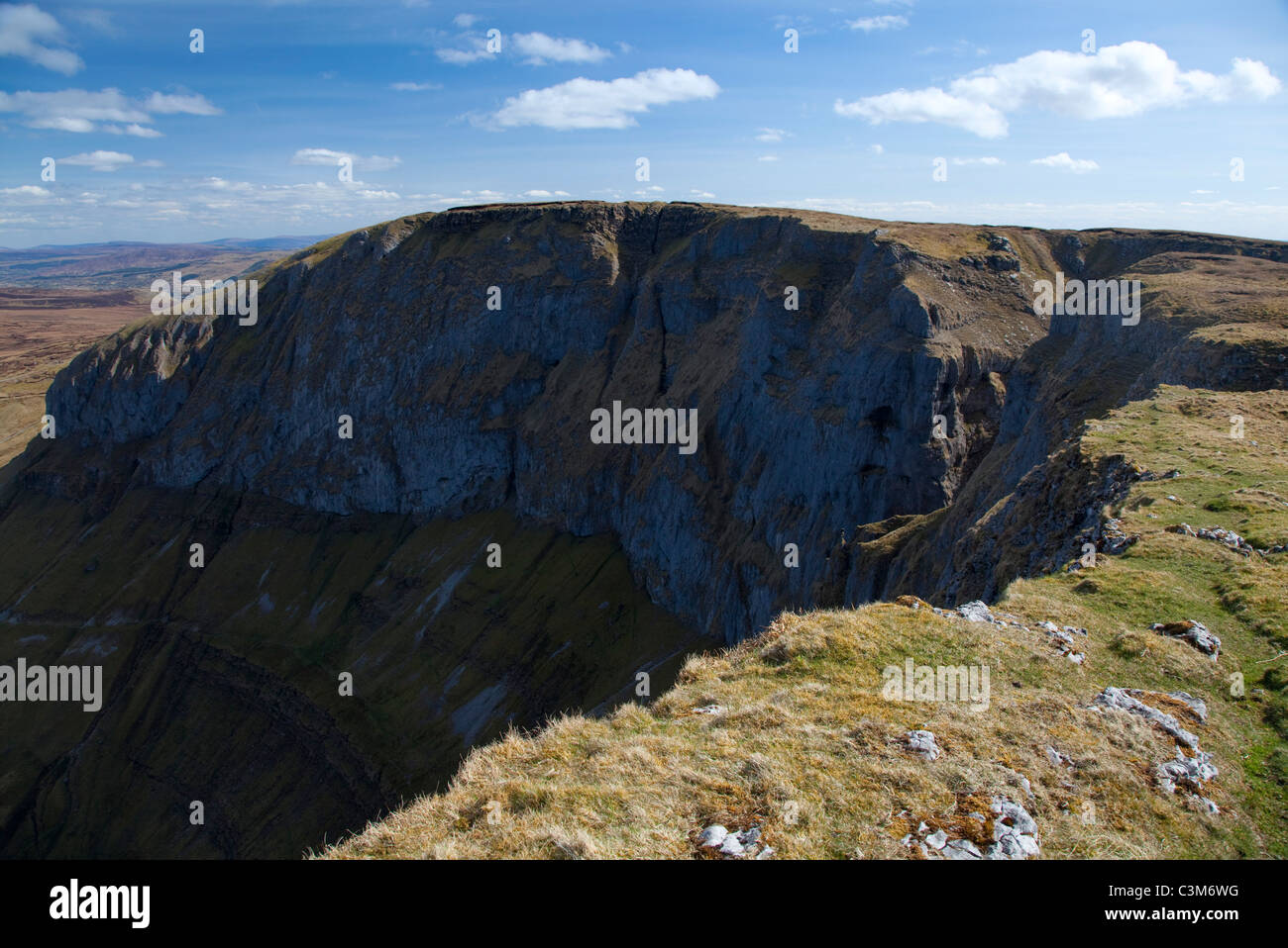 The cliffs of Annacoona, Benwiskin Mountain, Dartry Mountains, County Sligo, Ireland. Stock Photo