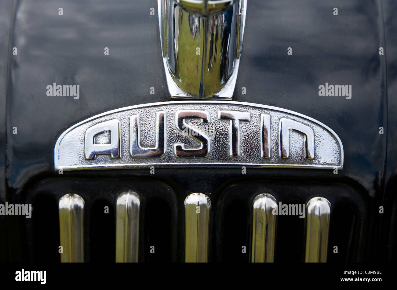 1934 'Vintage' Austin car badge / radiator grille logo / insignia on a