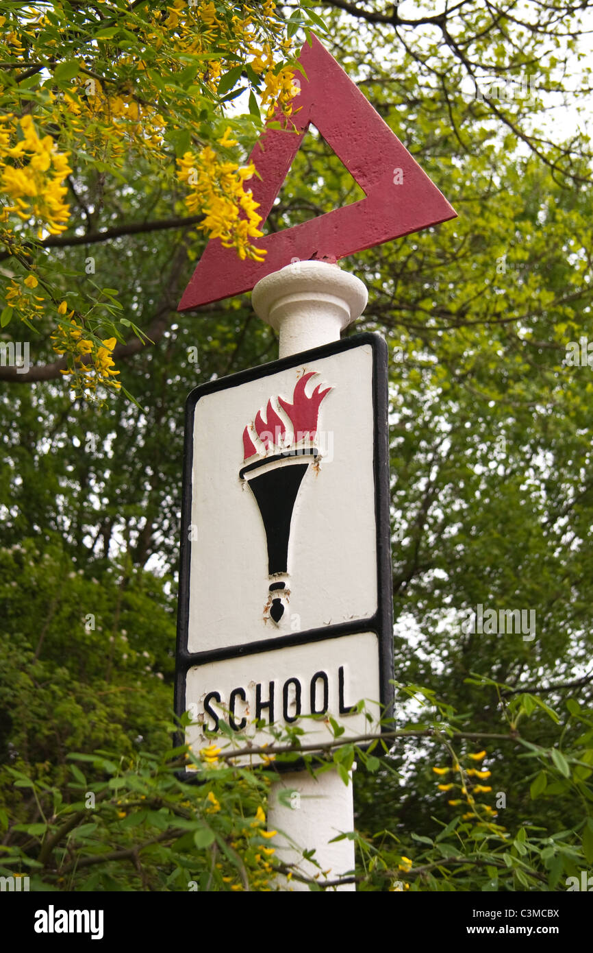 old-fashioned-road-sign-for-school-C3MCBX.jpg
