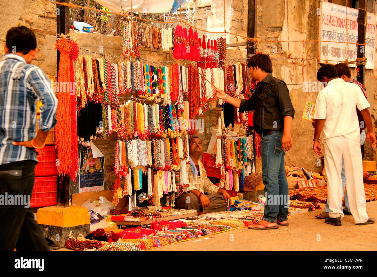 Road side vendor selling handicrafts in Gujarat,india Stock Photo