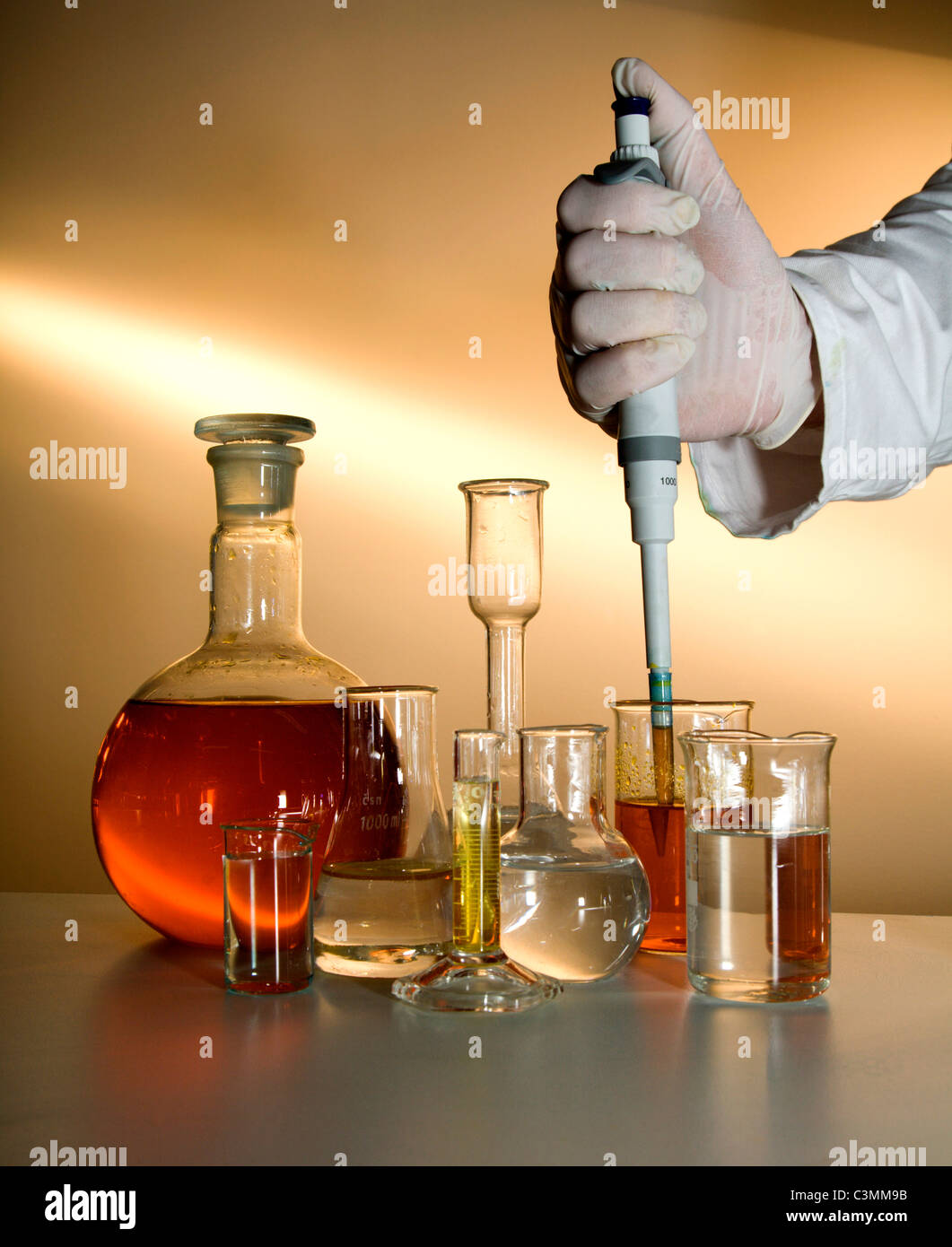 Hand Lab Work Research laboratory detail hi-res stock photography and images - Alamy