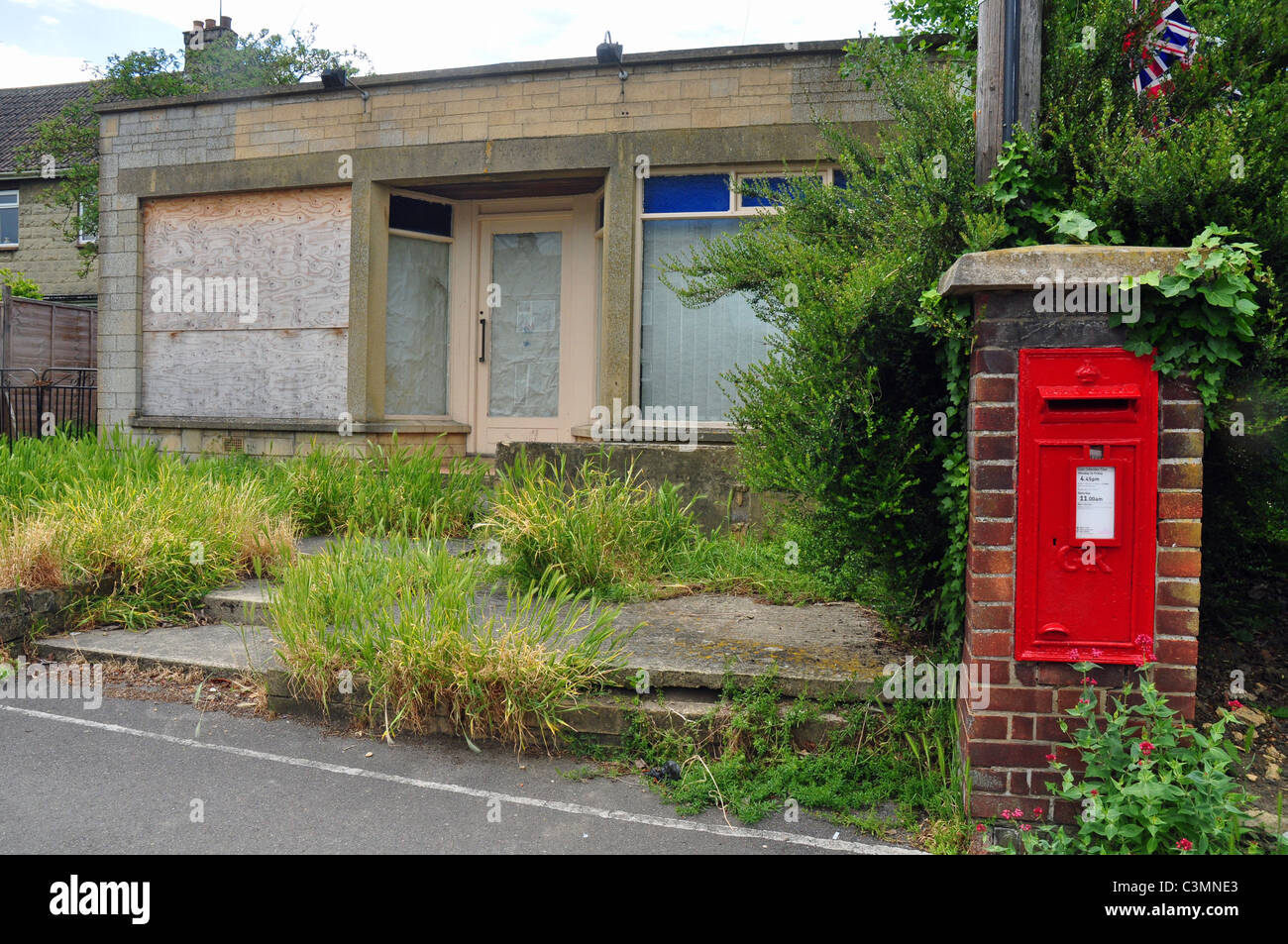 Wiltshire, England: abandoned derelict shop in rural village Stock Photo