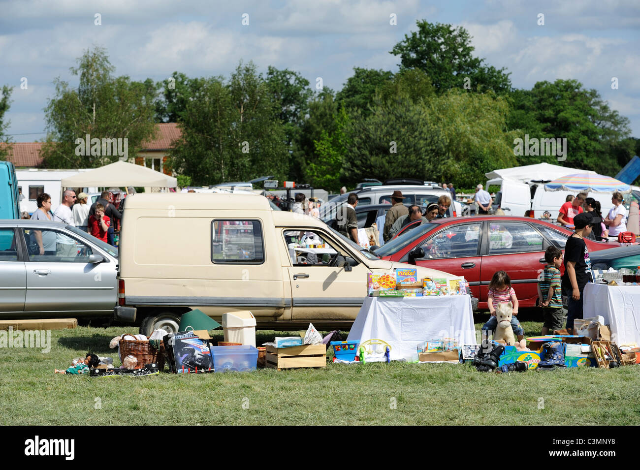 Car boot sale hires stock photography and images Alamy