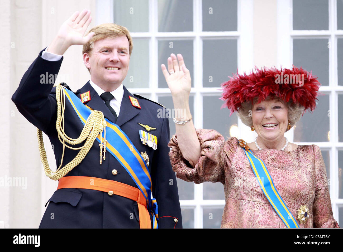 Crownprince Willem-Alexander, Dutch Queen Beatrix, at the Hall of ...