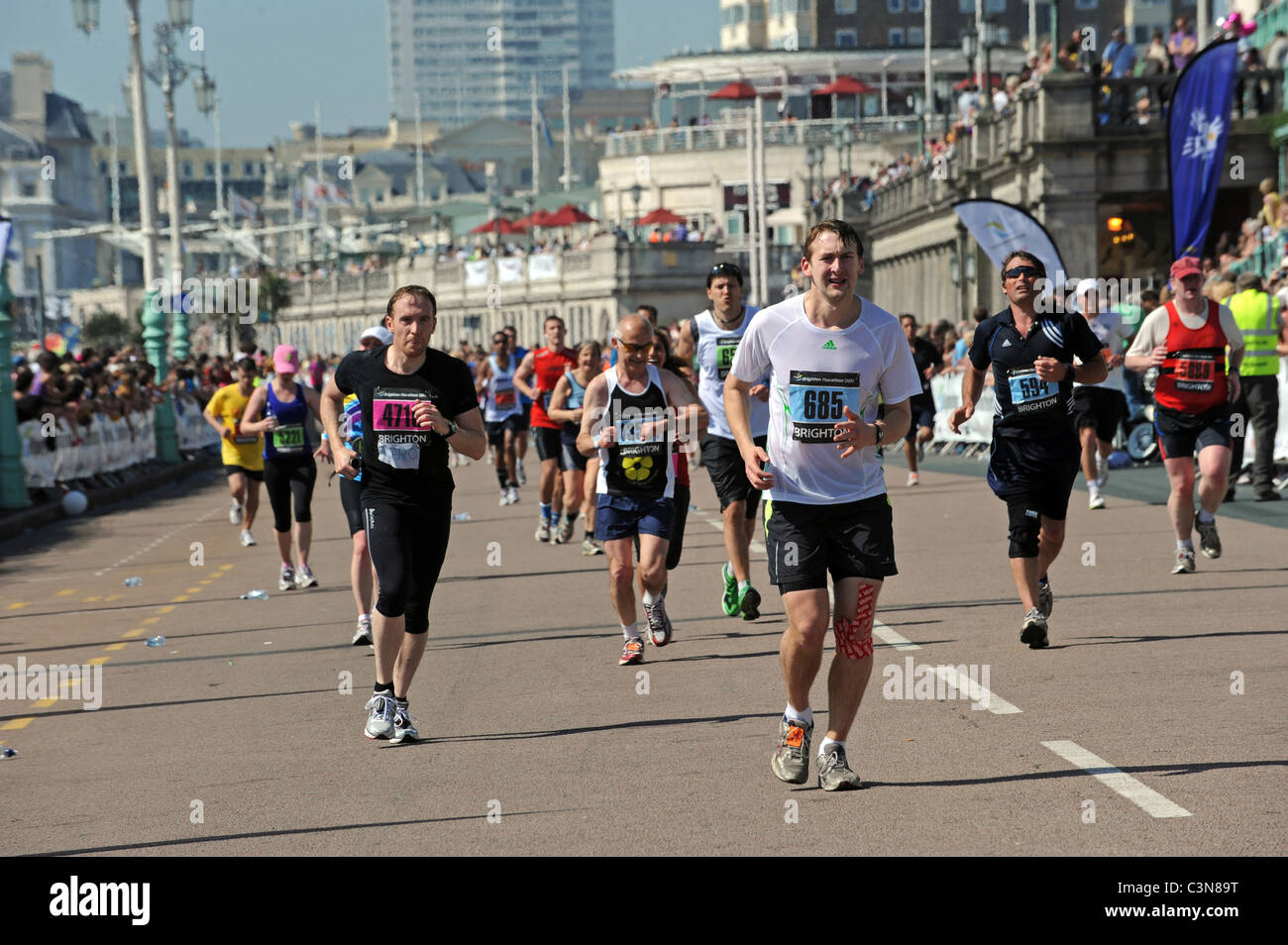 Brighton Marathon 2011 - Runners head for the finish line on Maderia drive Stock Photo