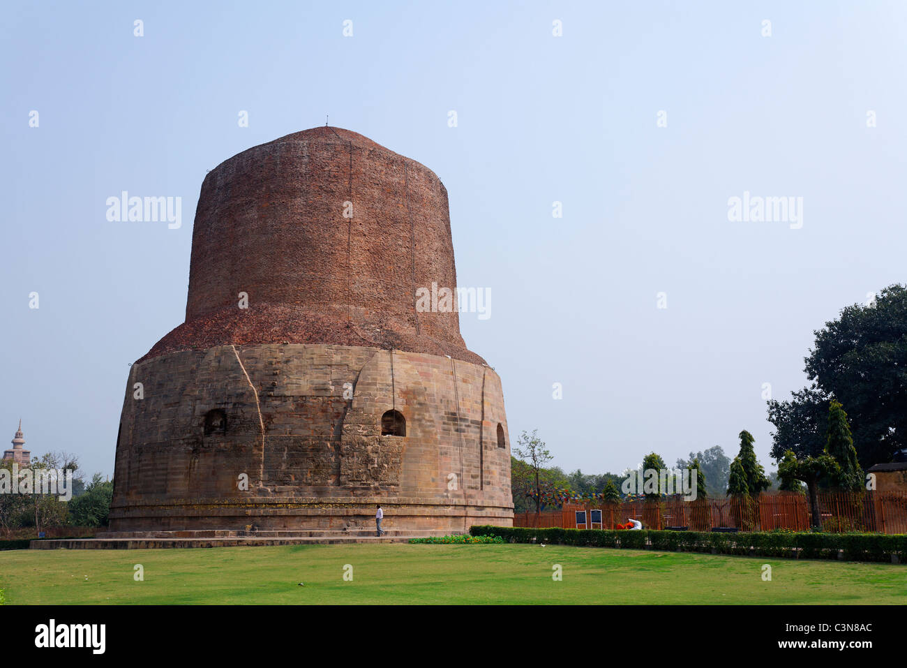 India - Uttar Pradesh - Sarnath - the buddhist Dhamekh Stupa Stock Photo