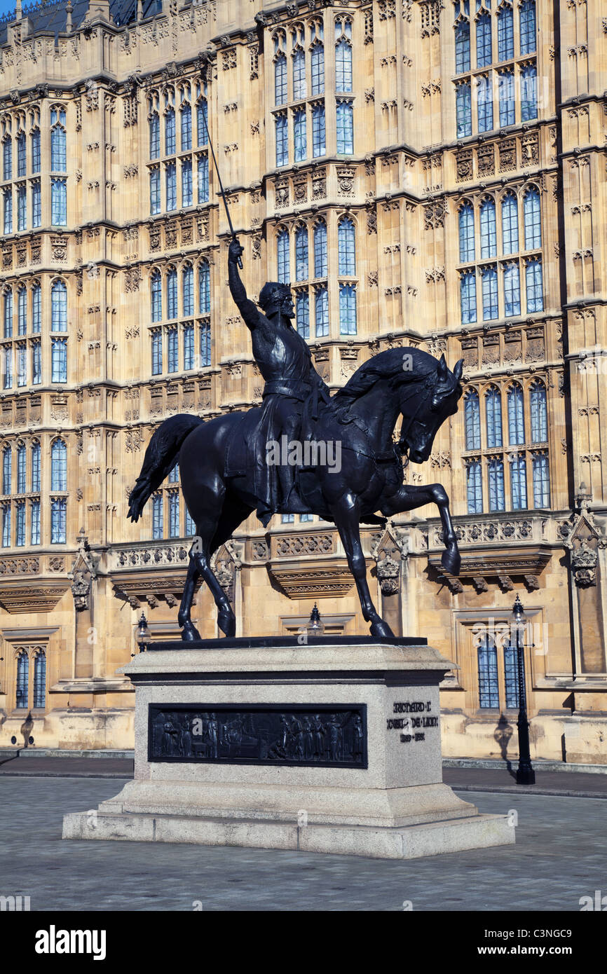 Statue at Houses of Parliament in London Stock Photo Alamy